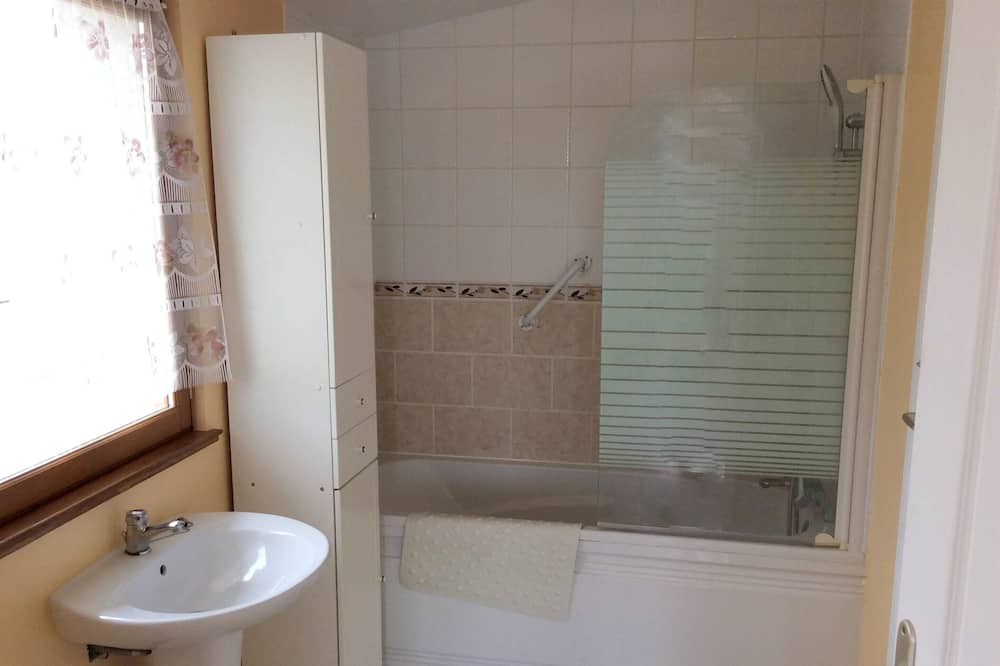 Photo of Bathroom in Mirambeau