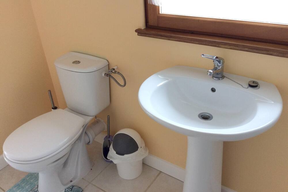 Photo of Bathroom in Mirambeau