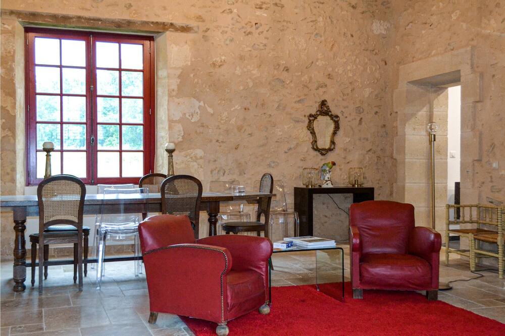 Photo of Bedroom in Eglise-Neuve-d'Issac