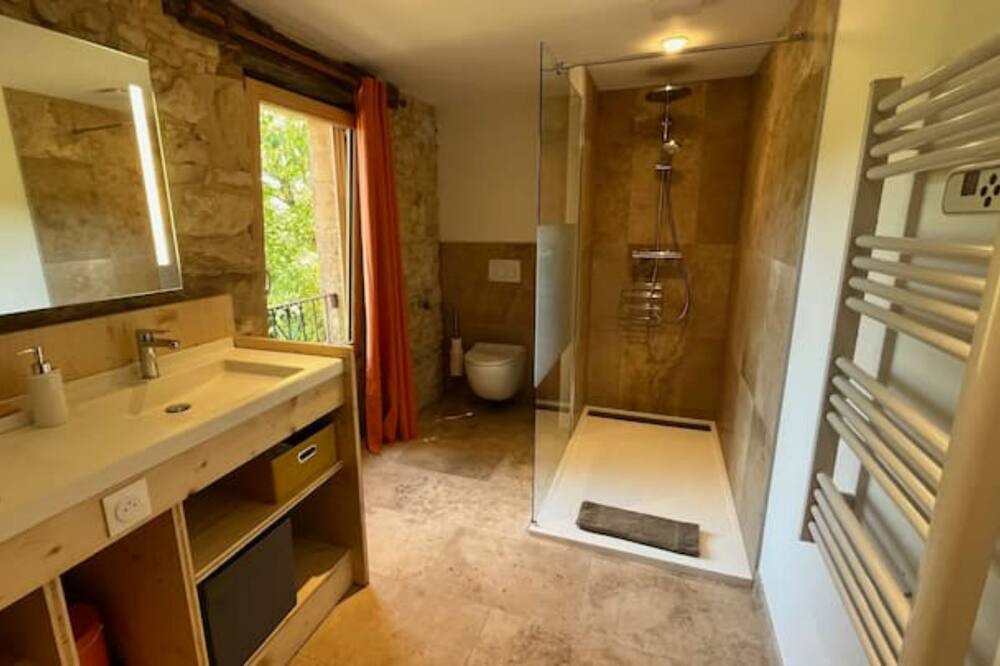 Photo of Bathroom in St-Pardoux-et-Vielvic