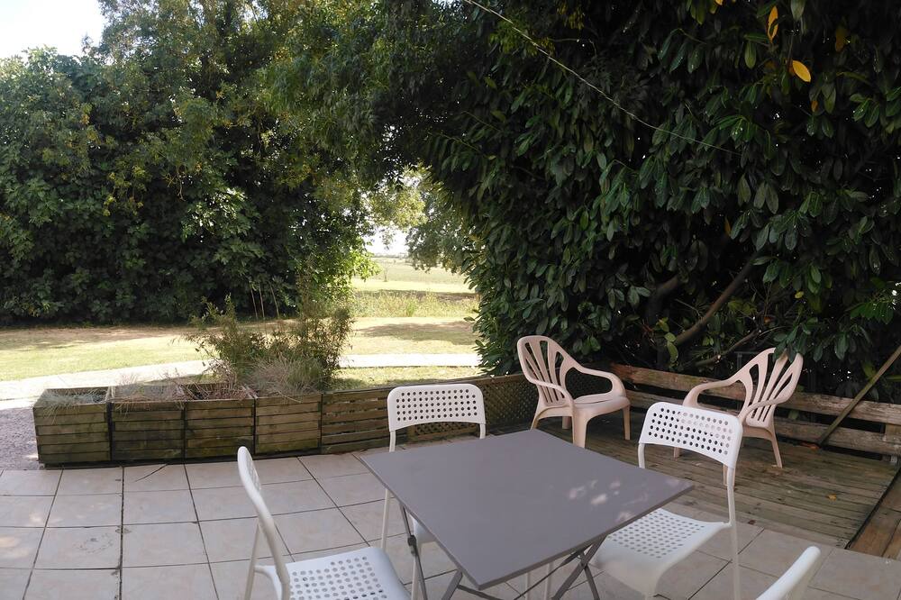 Photo of Patio Balcony in Saint Nazaire sur Charente