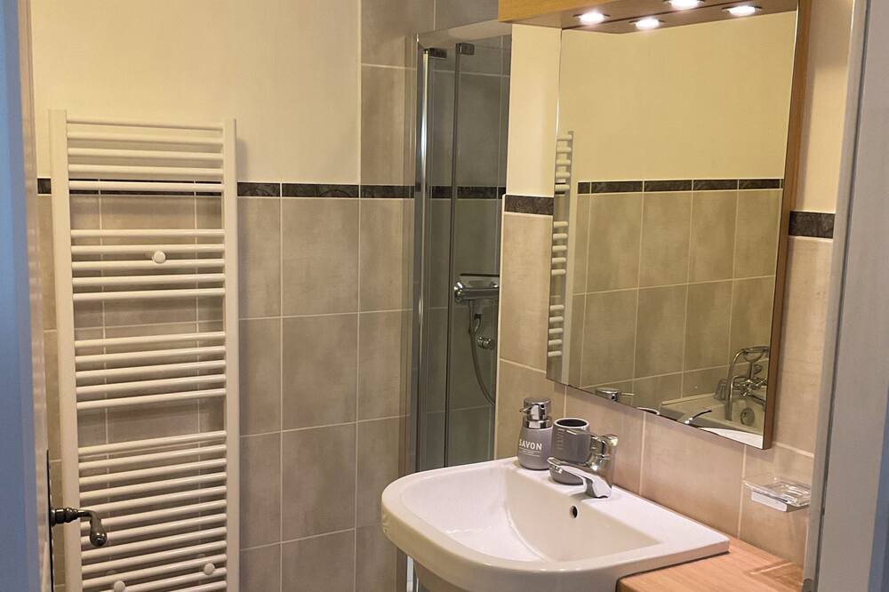 Photo of Bathroom in Saint-Junien-la-Bregere