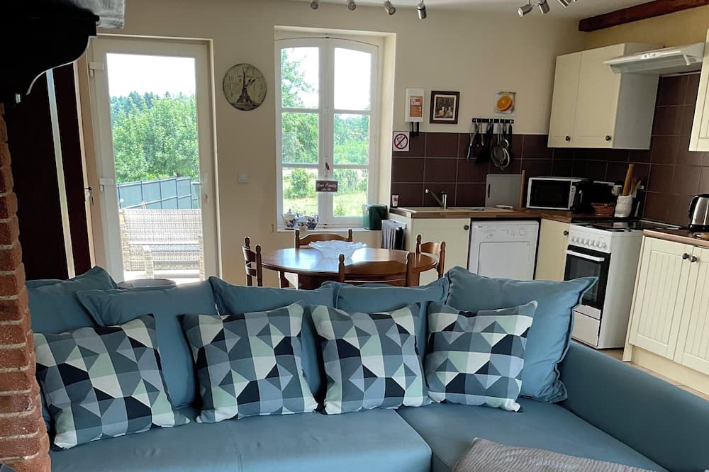 Photo of Livingroom in Saint-Junien-la-Bregere