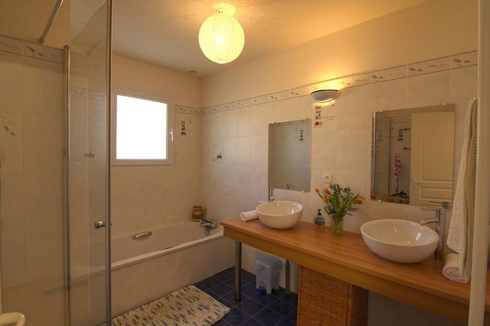 Photo of Bathroom in Duras