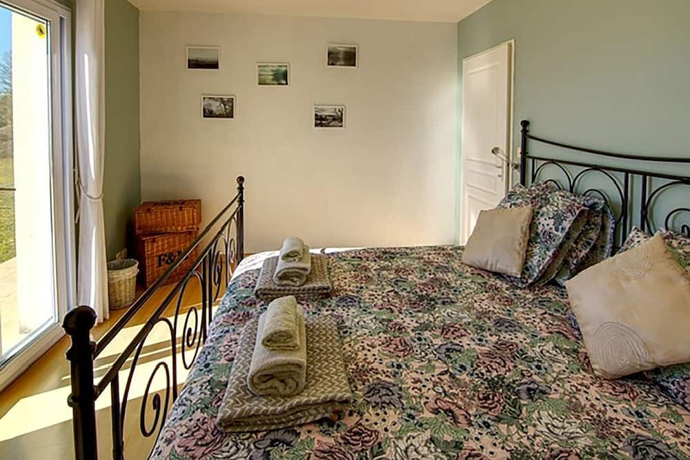 Photo of Others in Duras