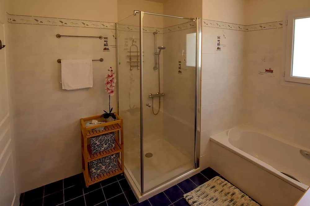 Photo of Bathroom in Duras