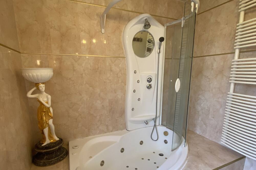 Photo of Bathroom in Sarlat-la-Caneda