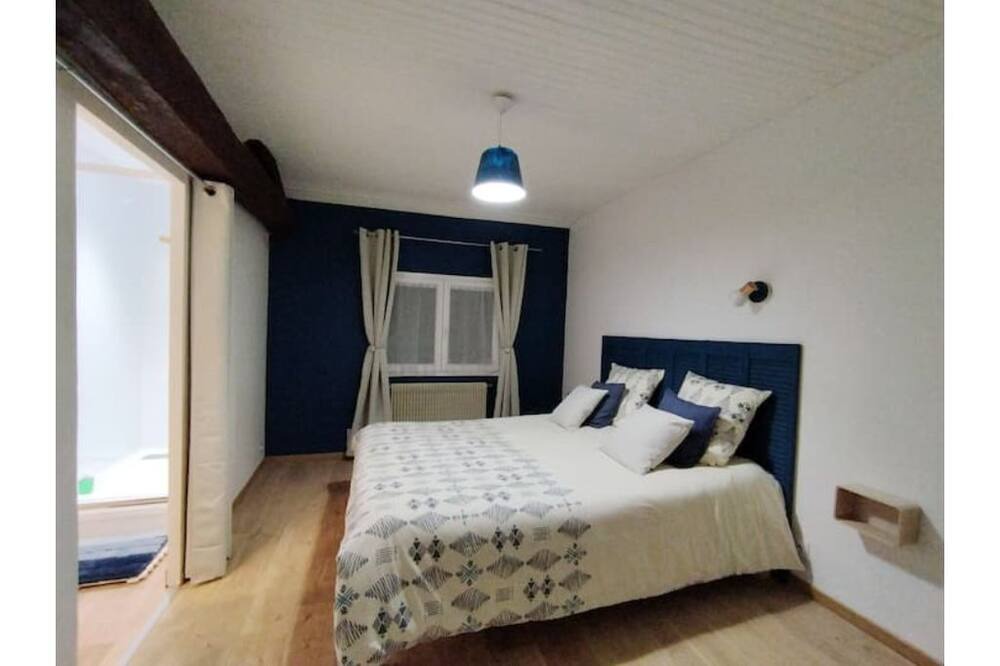 Photo of Bedroom in Celle-Levescault
