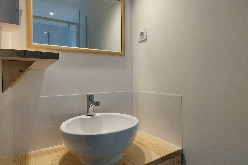 Photo of Bathroom in Celle-Levescault