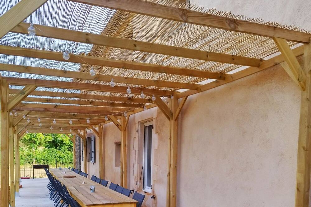 Photo of Outdoor in Celle-Levescault