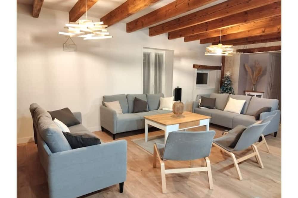 Photo of Livingroom in Celle-Levescault