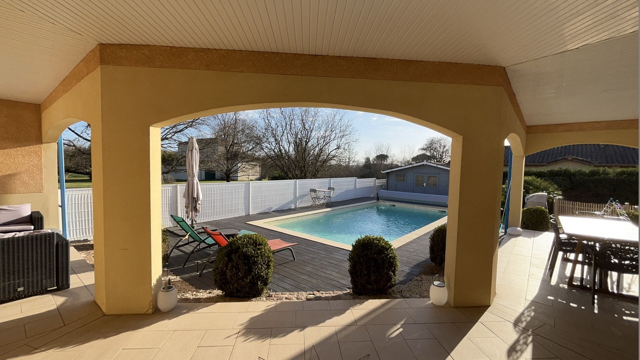 Photo of Patio Balcony in Cadillac-en-Fronsadais