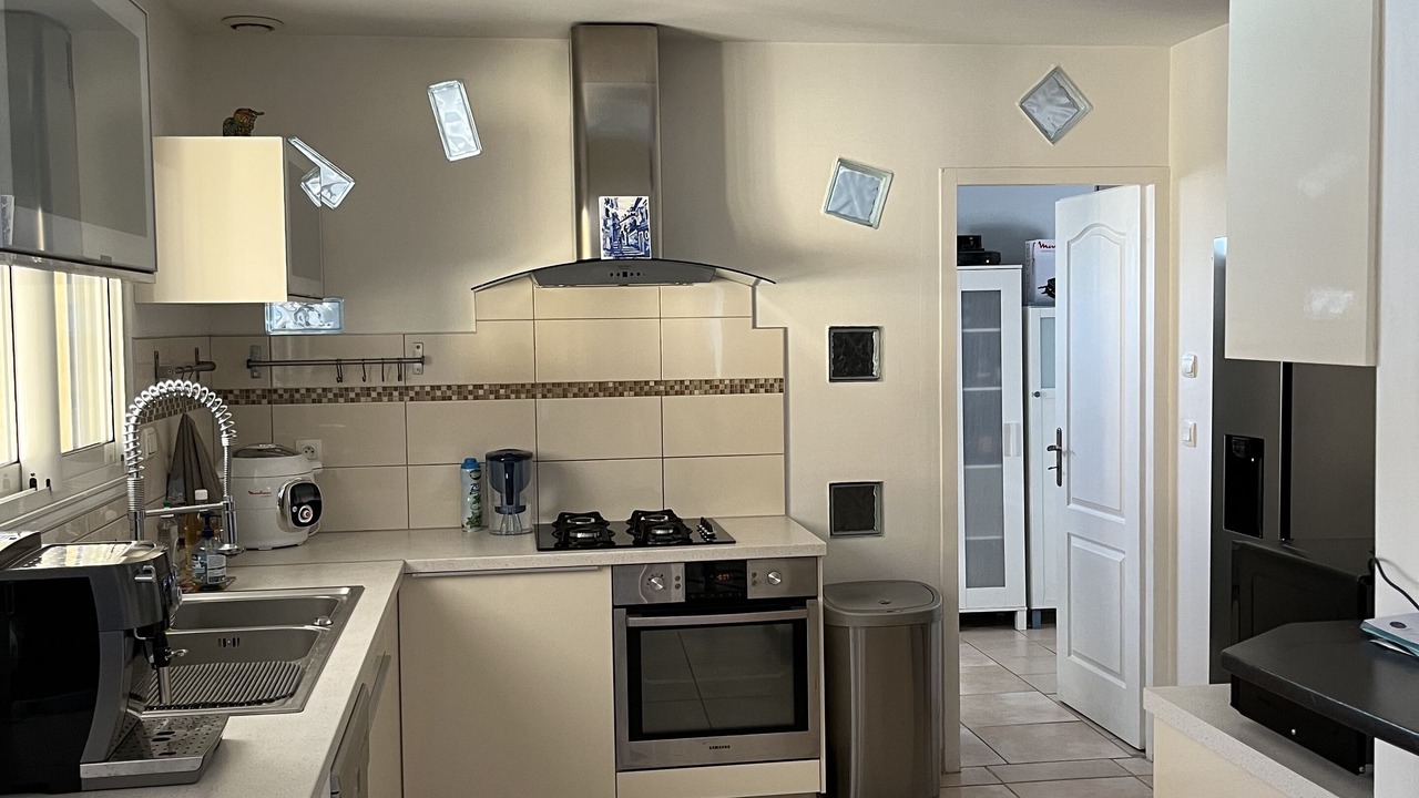 Photo of Kitchen in Cadillac-en-Fronsadais