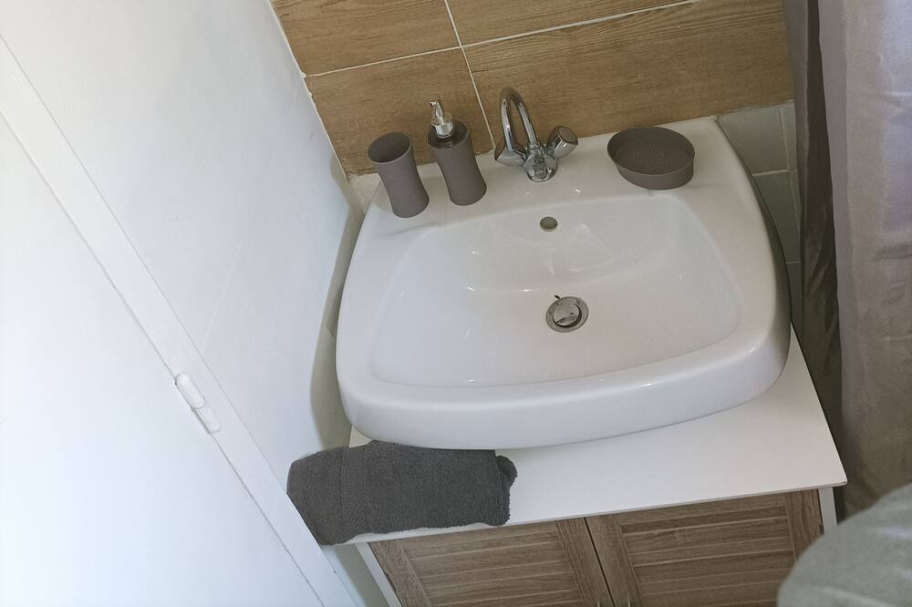 Photo of Bathroom in Saint-Aubin-de-Nabirat