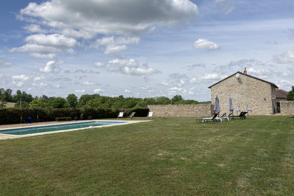 Photo of Outdoor in Dompierre-les-Eglises