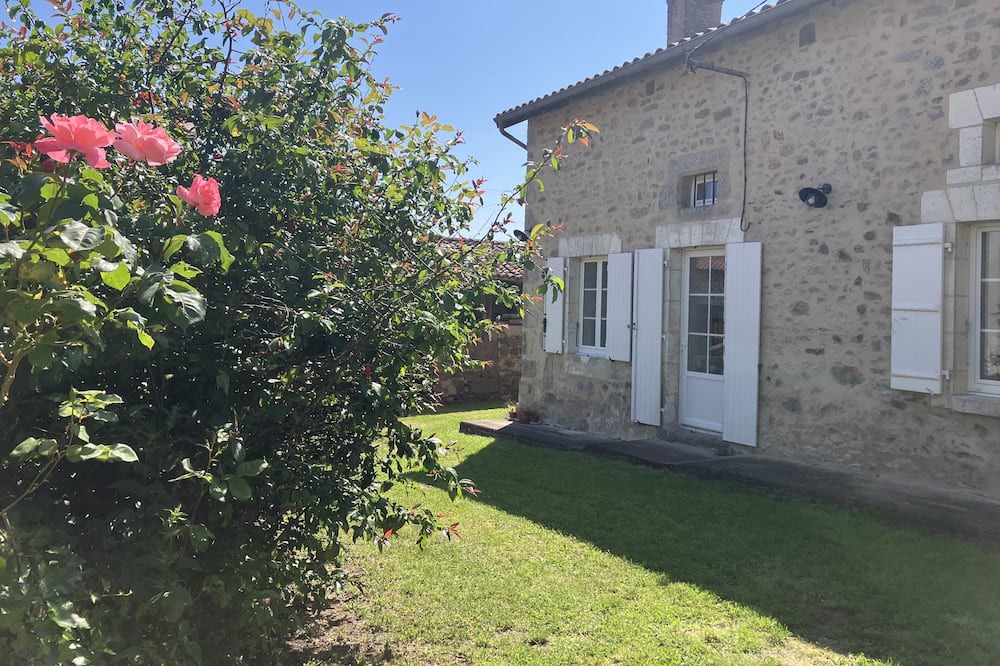 Photo of Outdoor in Le Bourdeix