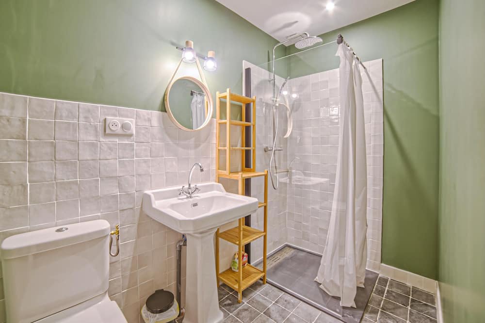 Photo of Bathroom in Port-des-Barques
