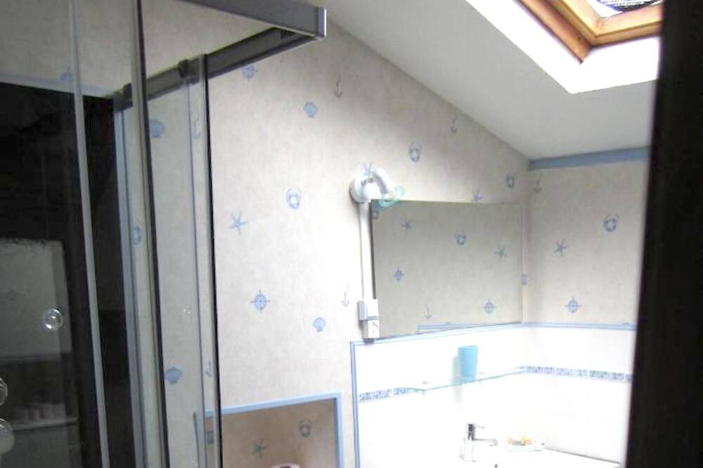Photo of Bathroom in Saint-Jean-de-Sauves