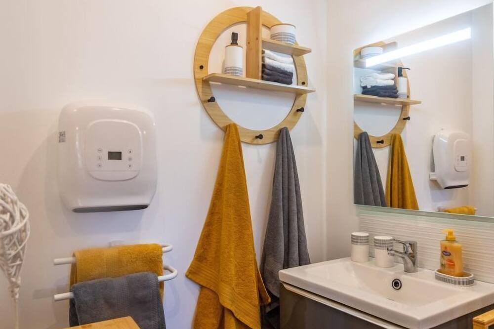 Photo of Bathroom in Oloron-Sainte-Marie