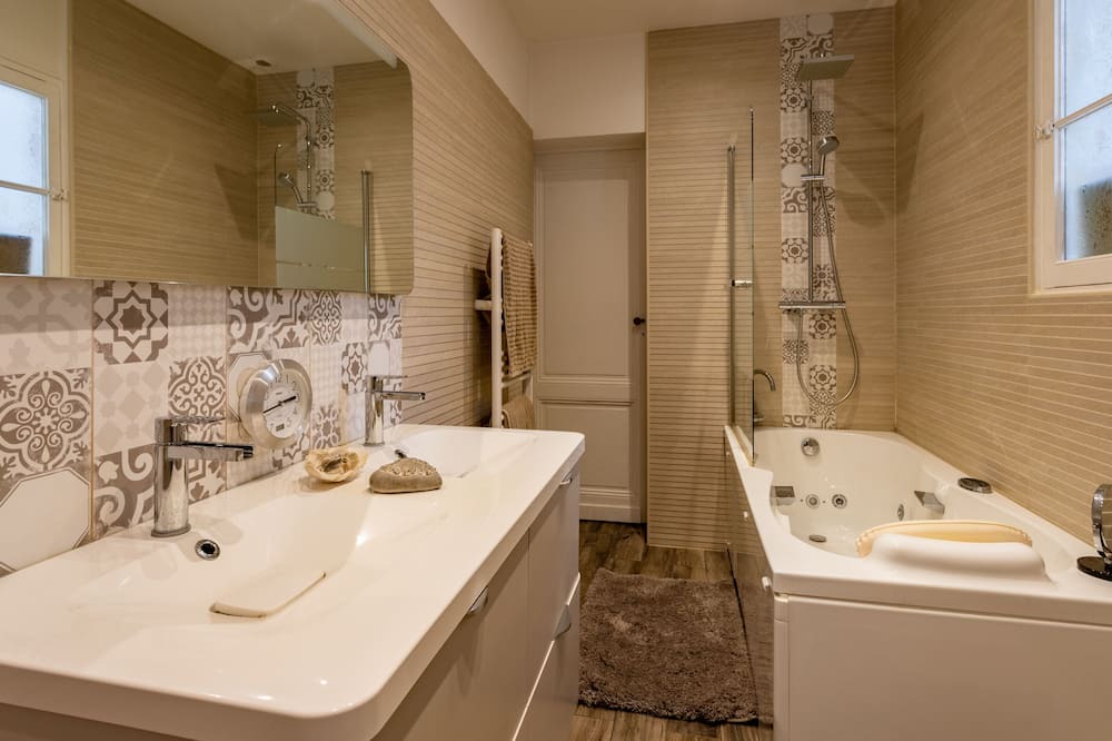 Photo of Bathroom in Bassins a Flot