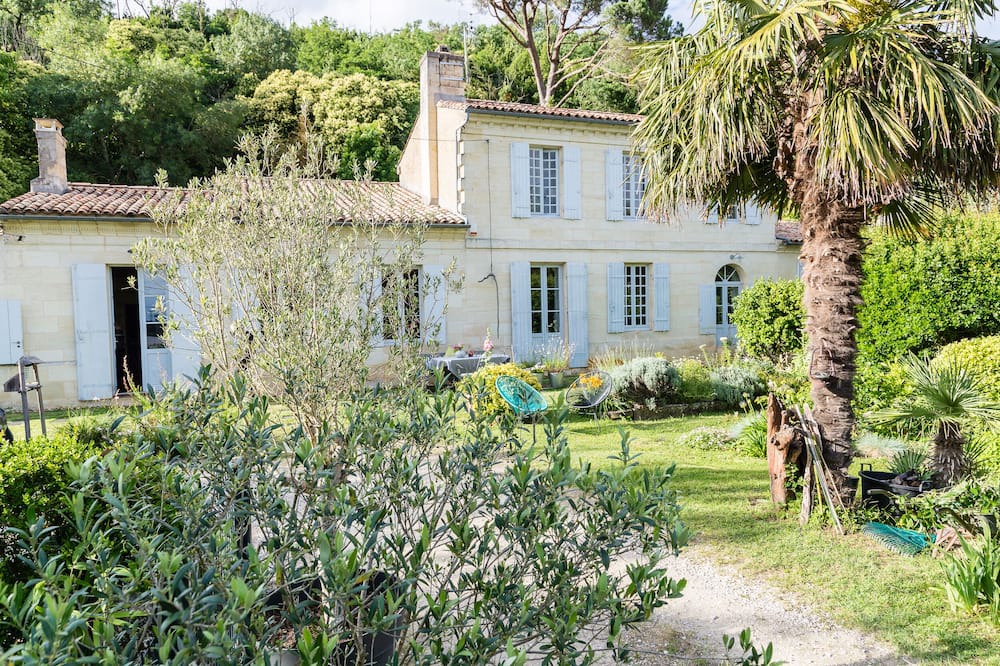 Photo of Outdoor in Bourg-sur-Gironde