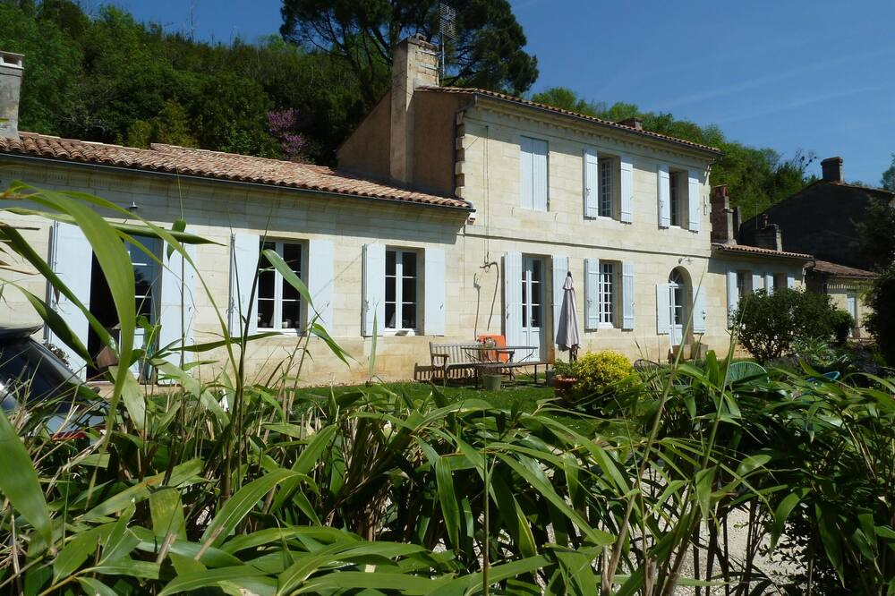 Photo of Outdoor in Bourg-sur-Gironde