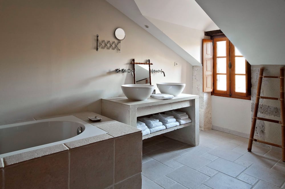 Photo of Bathroom in Saint-Caprais-de-Lerm