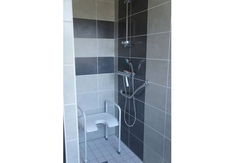 Photo of Bathroom in Messanges