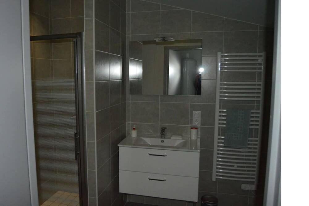 Photo of Bathroom in Messanges