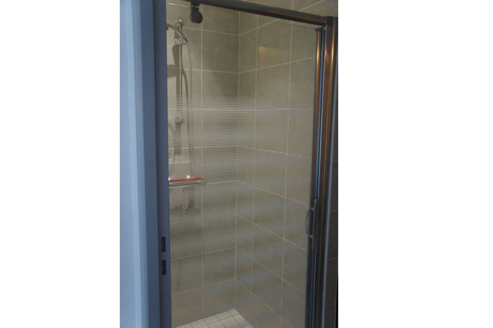 Photo of Bathroom in Messanges