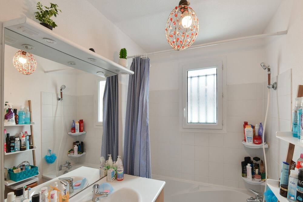 Photo of Bathroom in Saint-Medard-de-Guizieres