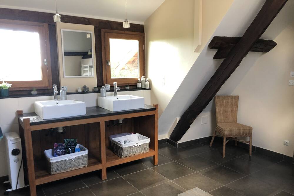 Photo of Bathroom in Mialet