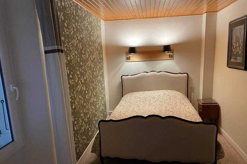 Photo of Bedroom in Doissat