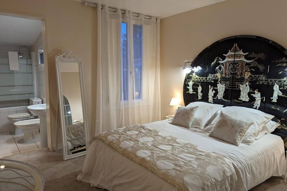 Photo of Bedroom in La Rochefoucauld