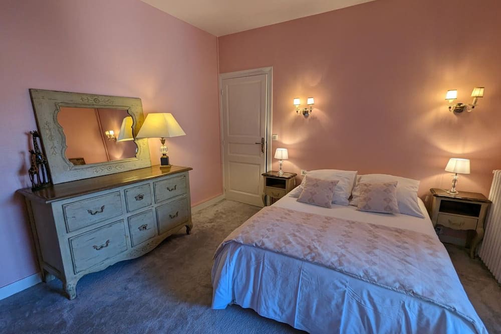 Photo of Bedroom in La Rochefoucauld
