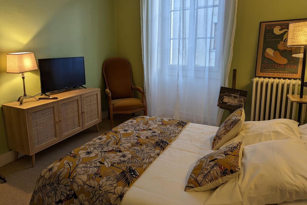 Photo of Bedroom in La Rochefoucauld