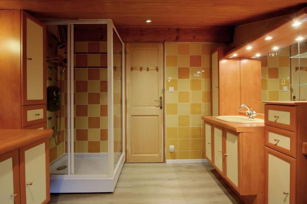 Photo of Bathroom in Le Pian-Medoc