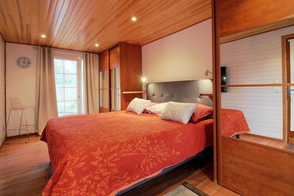 Photo of Bedroom in Le Pian-Medoc