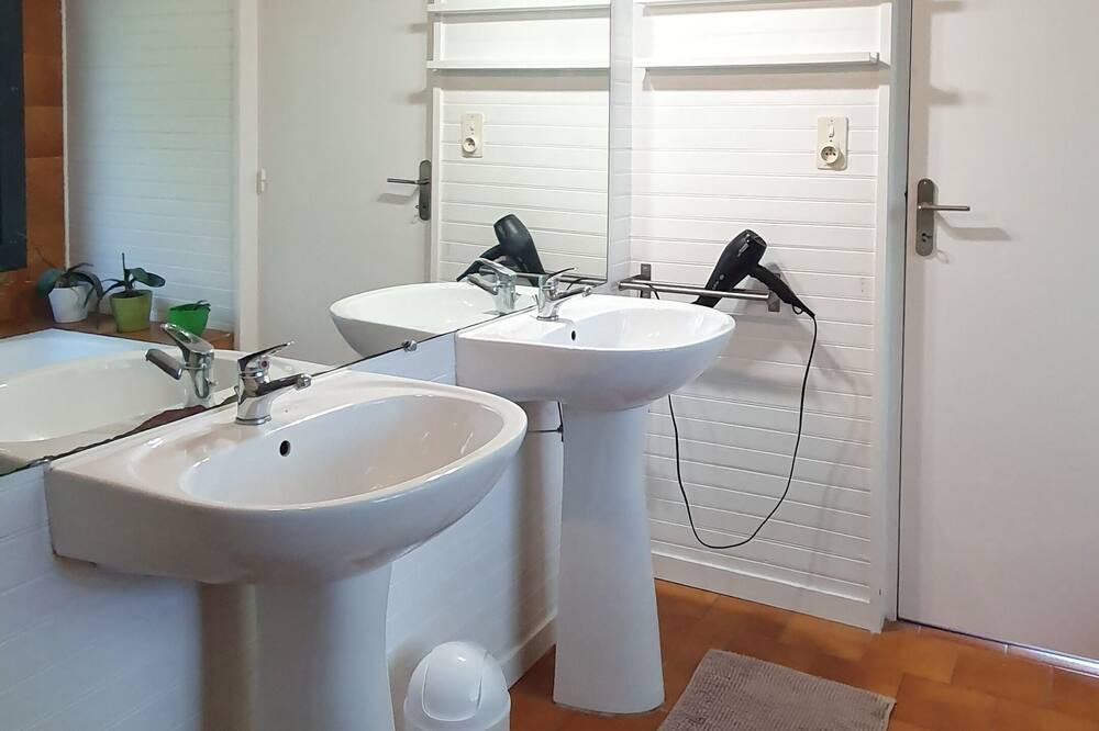 Photo of Bathroom in Perigueux