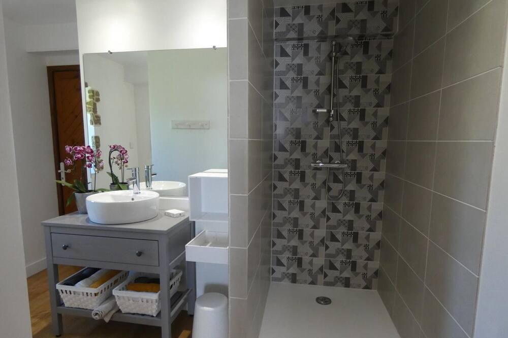 Photo of Bathroom in Saint-Lon-les-Mines