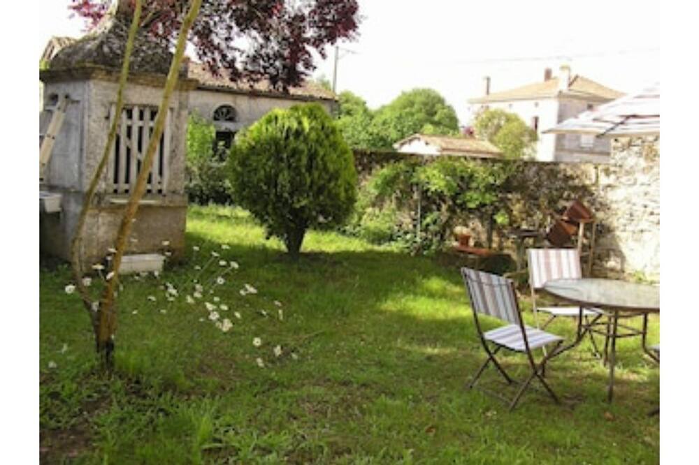 Photo of Outdoor in Champagne-et-Fontaine