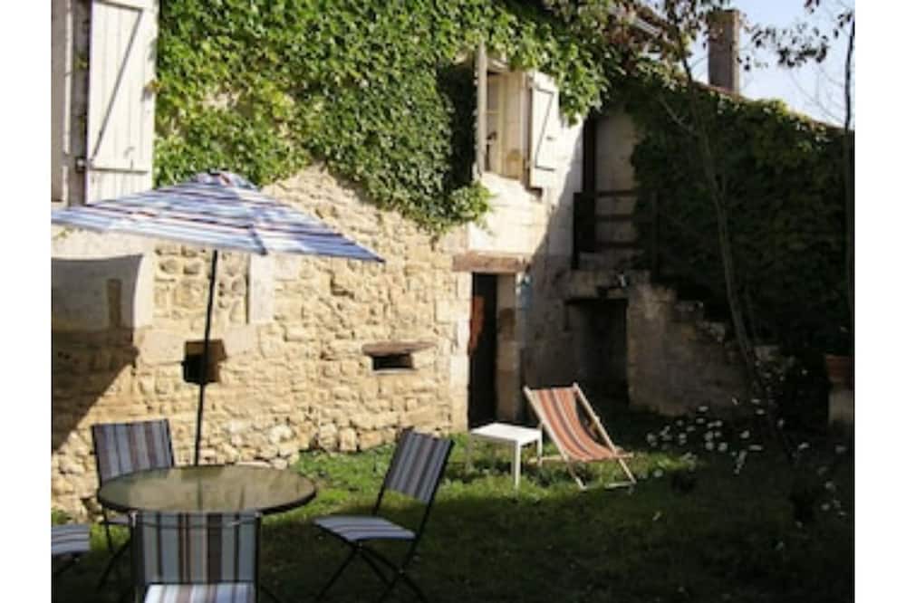 Photo of Outdoor in Champagne-et-Fontaine