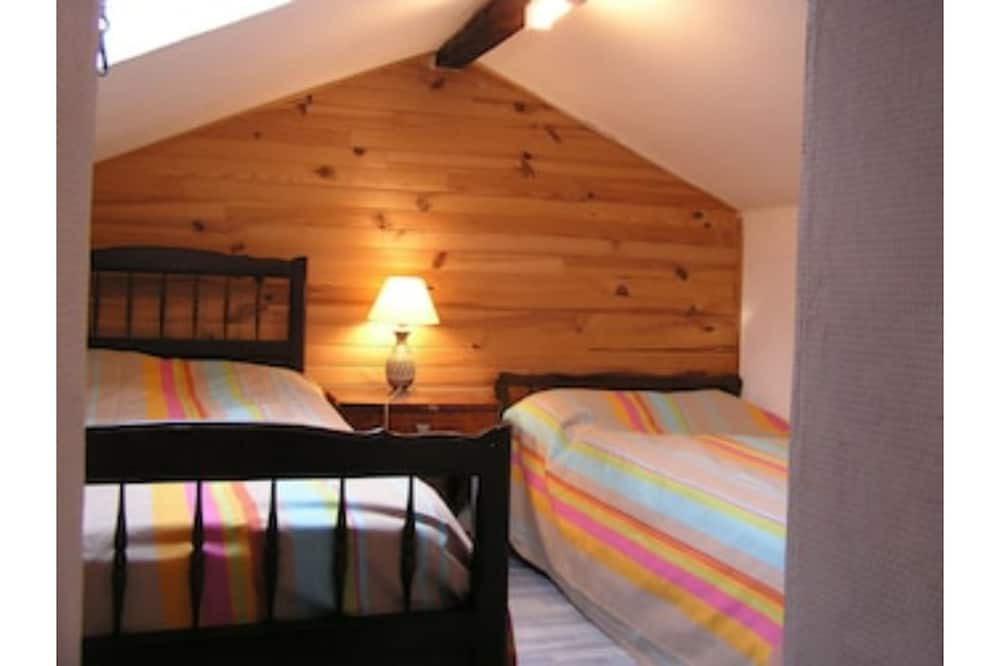 Photo of Bedroom in Champagne-et-Fontaine