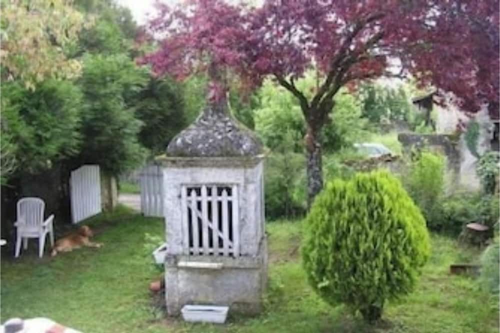 Photo of Outdoor in Champagne-et-Fontaine