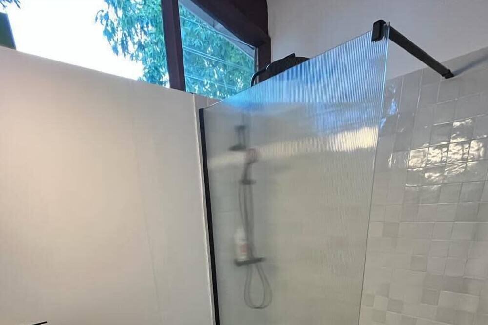 Photo of Bathroom in Lanton