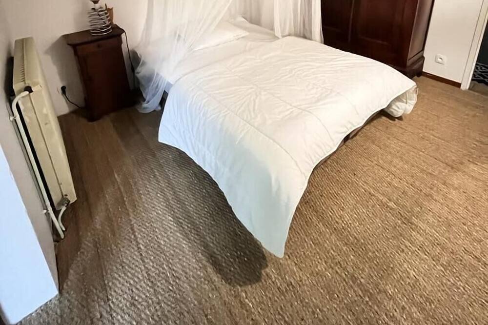 Photo of Bedroom in Lanton
