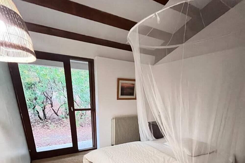 Photo of Bedroom in Lanton
