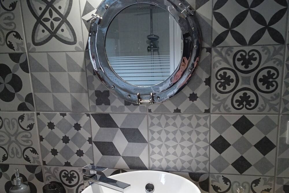 Photo of Bathroom in Bourdeilles