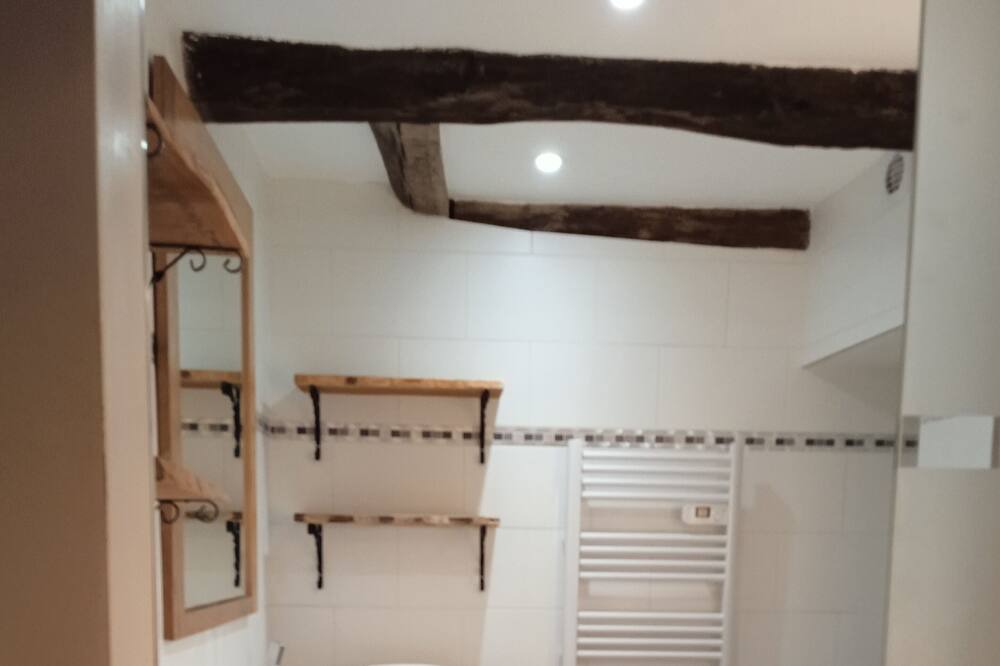 Photo of Bathroom in Bourdeilles