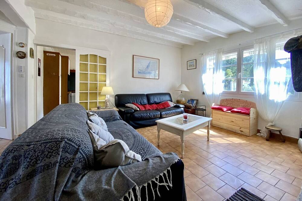 Photo of Livingroom in Domino